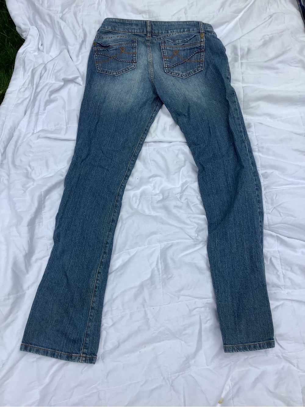 DKNY Women's Straight Leg Jeans in Medium Blue Wash